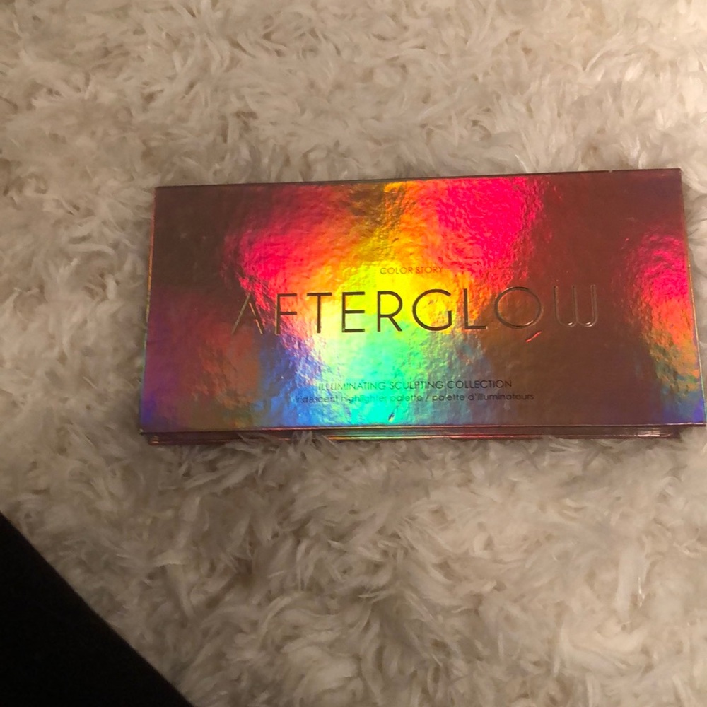 Color Story Afterglow illuminating palette
